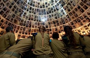 soldados yad vashem placa conmemorativa