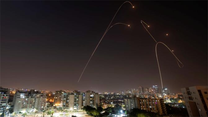 cielo con misiles israel