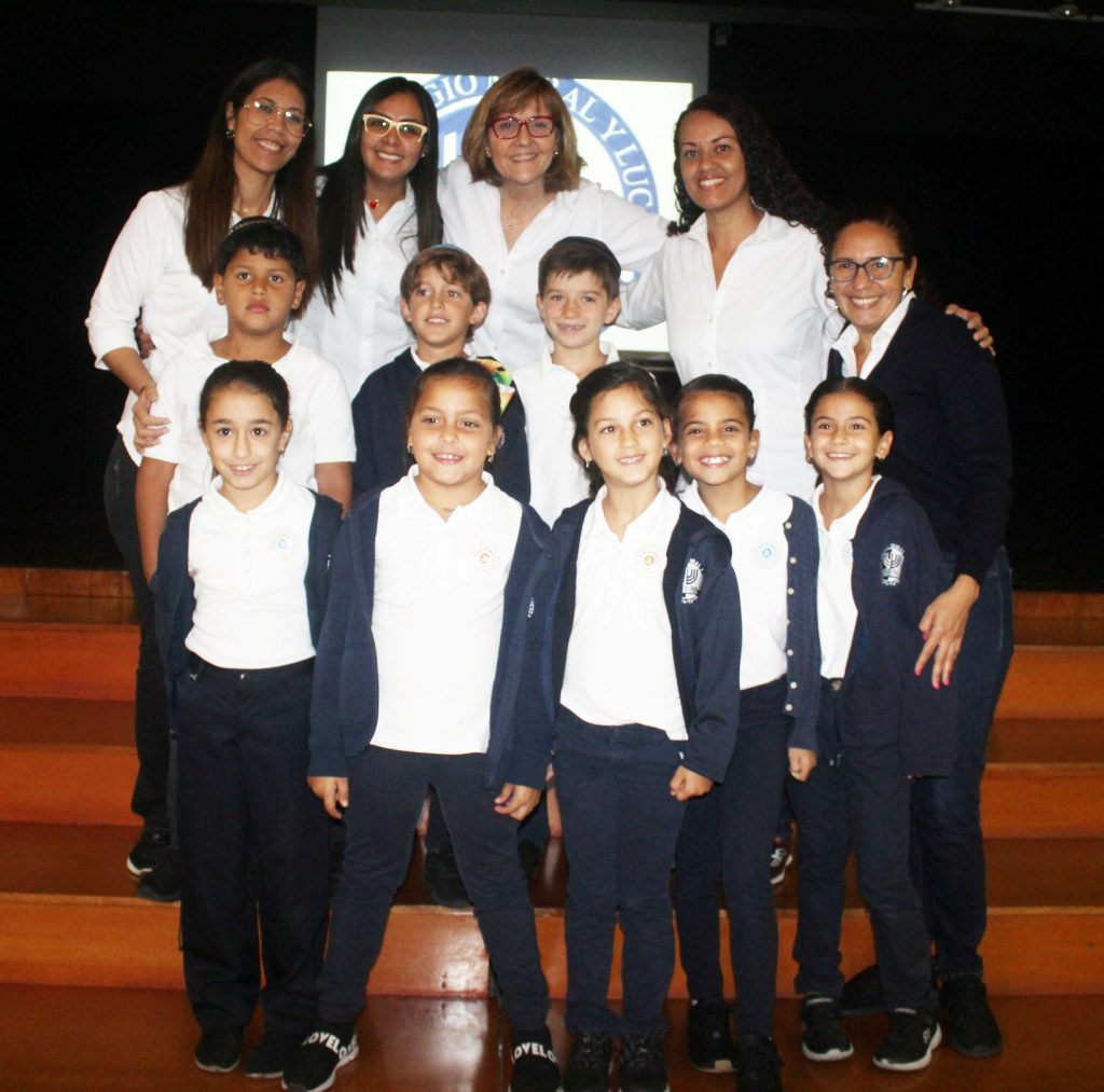 Deletreando alumnos ganadores