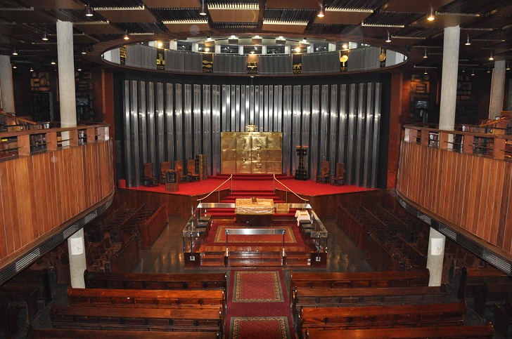 Interior-de-la-sinagoga-Slimak centro