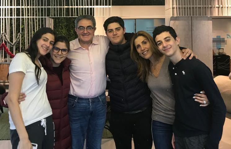 Corinne-Belilty-y-familia-RECORTADA familia