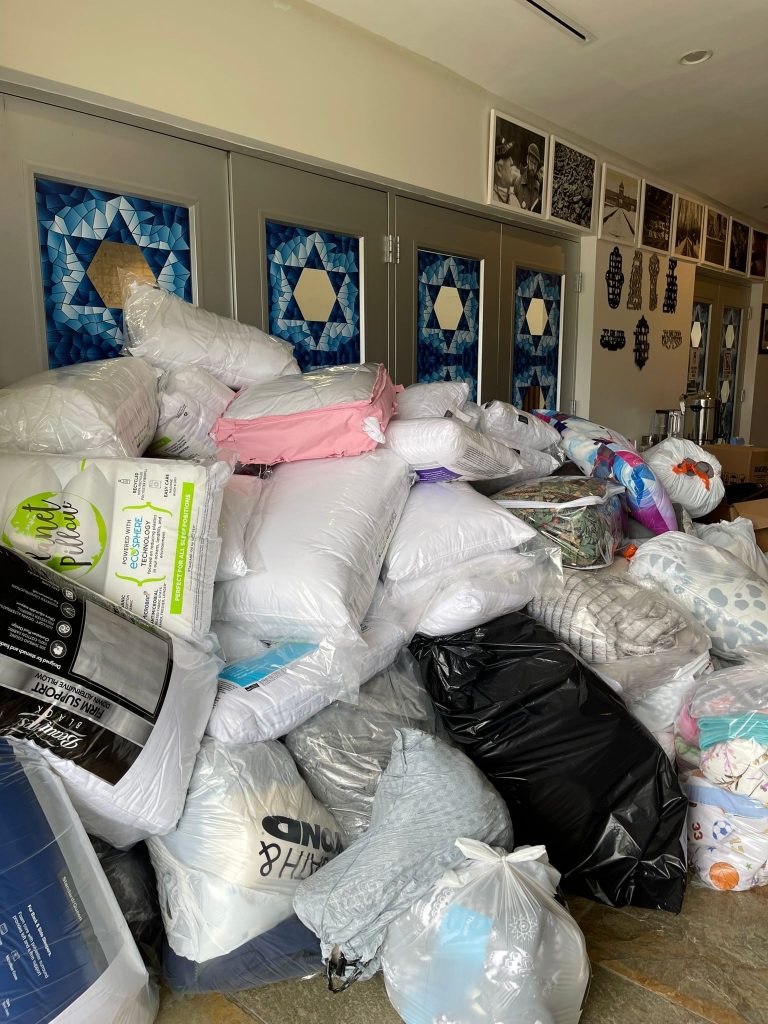 Centro-de-acopio-en-la-sinagoga-Skylake miami