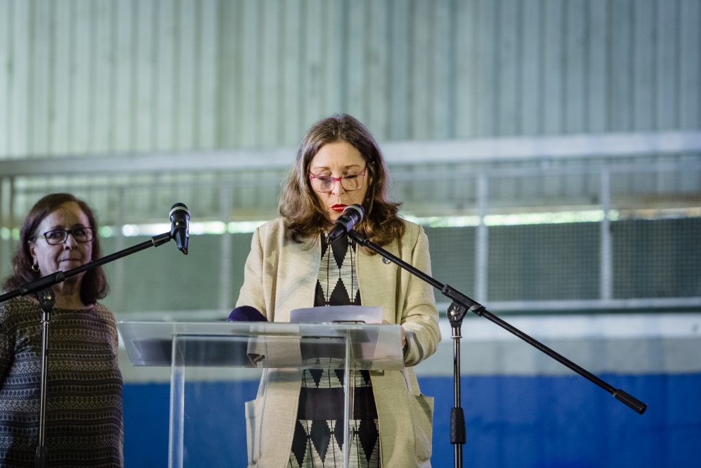 5. La directora del Liceo, Eunice Morell de Witschi, durante su discurso graduandos