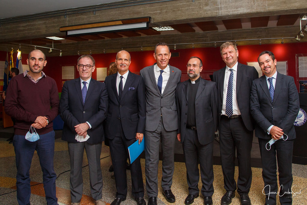 5B. DIPLOMÁTICOS leyenda acto