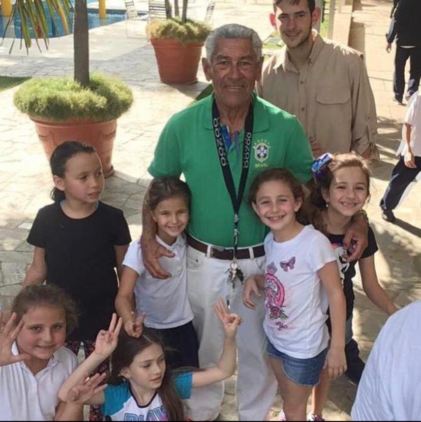 RODEADO-DE-NIÑOS alberto