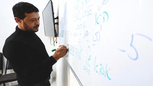 Palestino-aprende hebreo