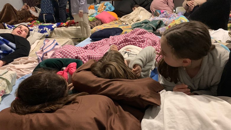 Niños-en-sótano-escuela-de-Jabad-en-Kiev-Arutz-Sheva guerra