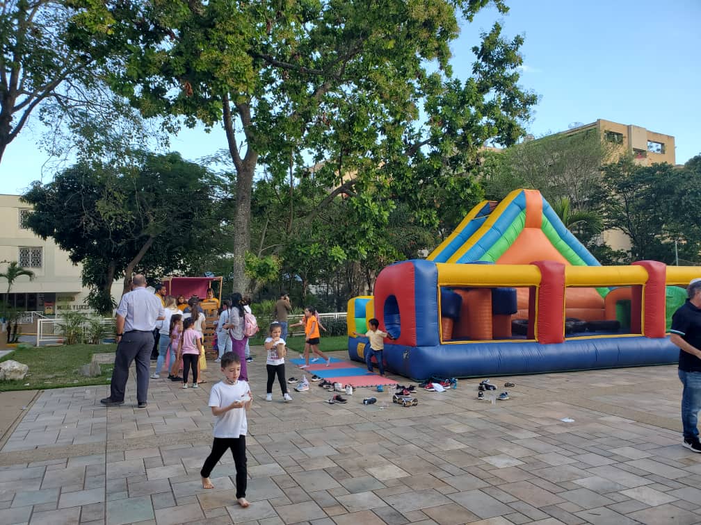 Niños-jugando Purim