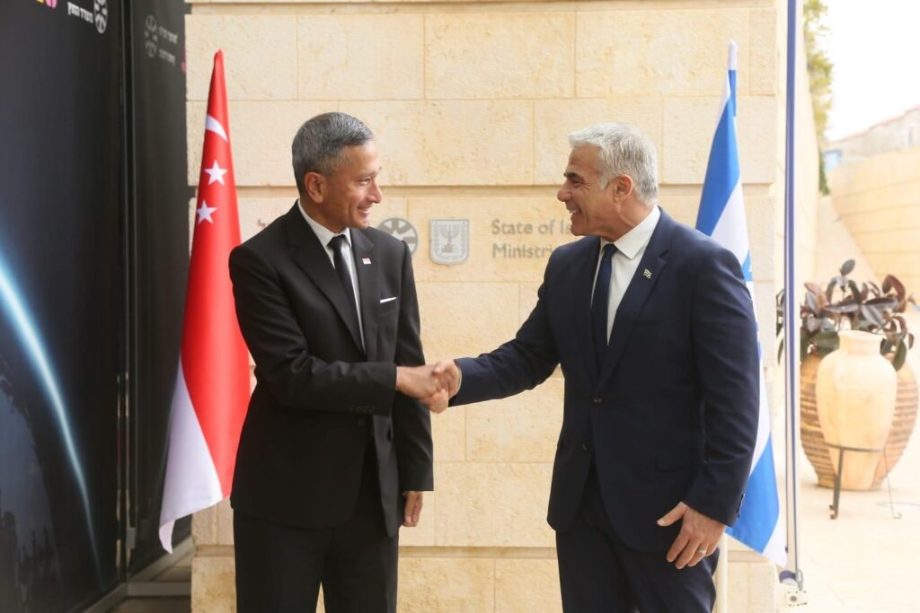 timesofisrael Yair-Lapid-y-Vivian-Balakrishnan-Twitter