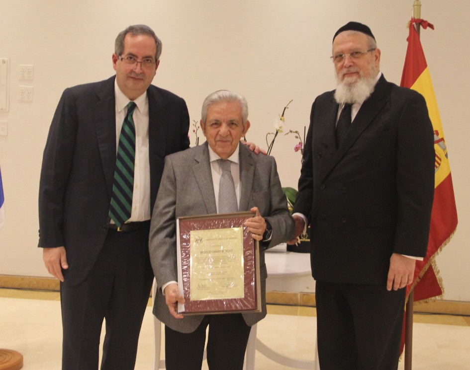 FOTO 3 Placa Messod Gabay presidente