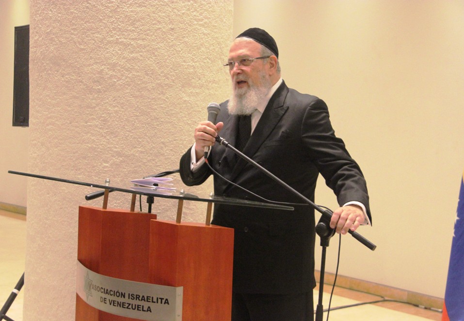 FOTO 7 Rabino Cohen presidente