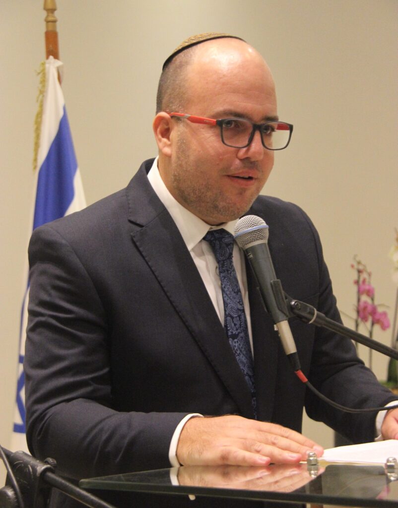 FOTO 8 Enrique Sultán presidente