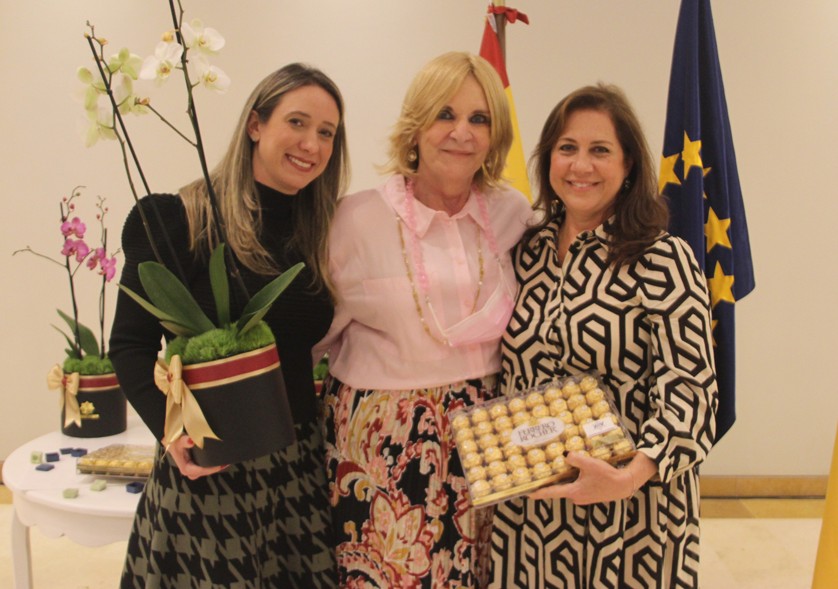 FOTO 9 Esposa del rabino presidente