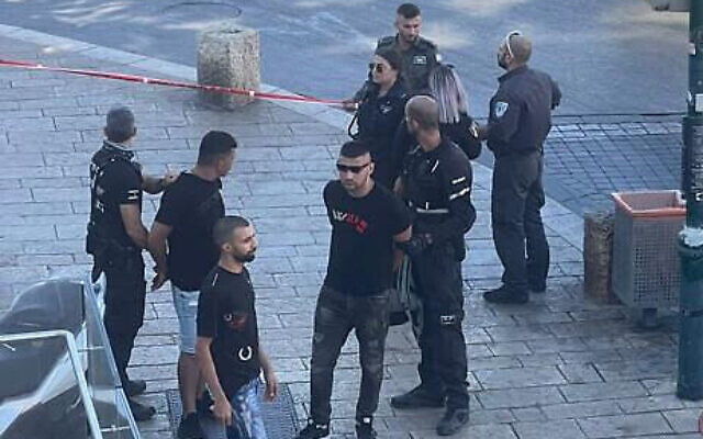 Jueves - Palestino detenido en Yafo septiembre