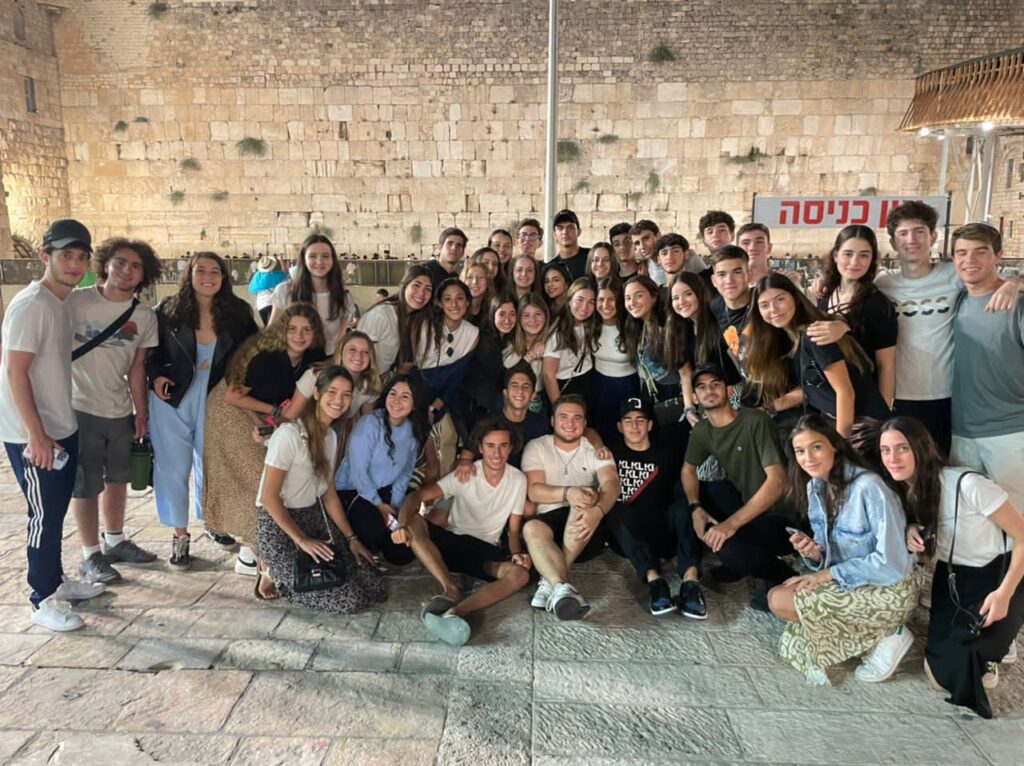 Masá-En-el-Kótel madrijim