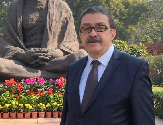 octubre Viernes - Sakir Özkan Torunlar